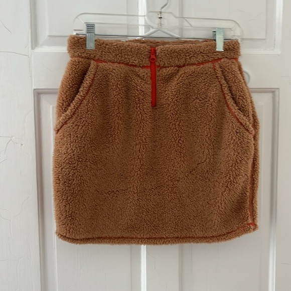Parade Teddy mini skirt, size small, bear tan color with pockets! - Picture 2 of 6